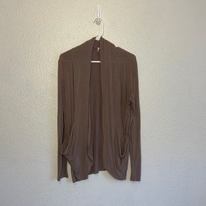 Olivia Moon Size M Gray with Pockets Top